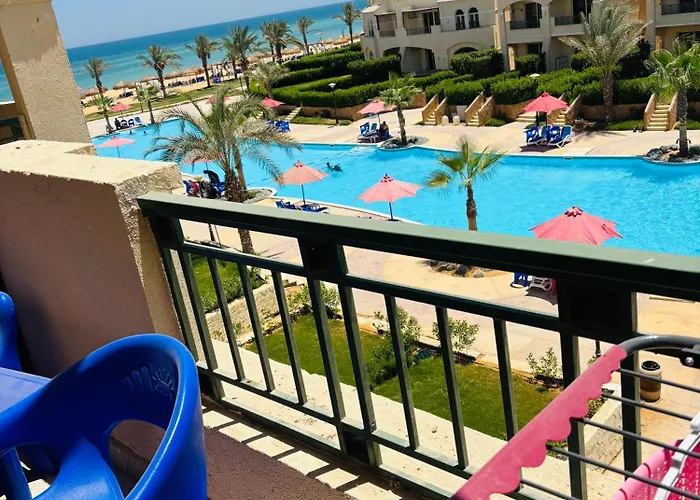 قرية لاسيرينا بالم بيتش * Ajn-Szuhna